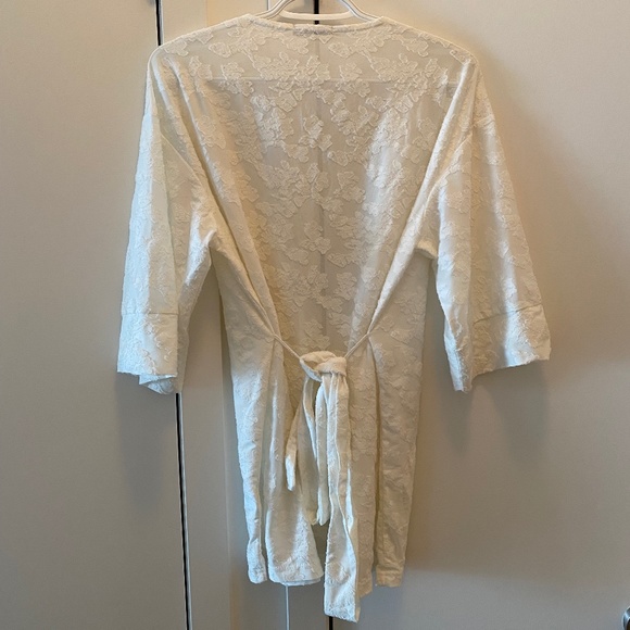 DEX WHITE LACE/FLORAL CARDIGAN WITH REMOVABLE BELT - Picture 8 of 9